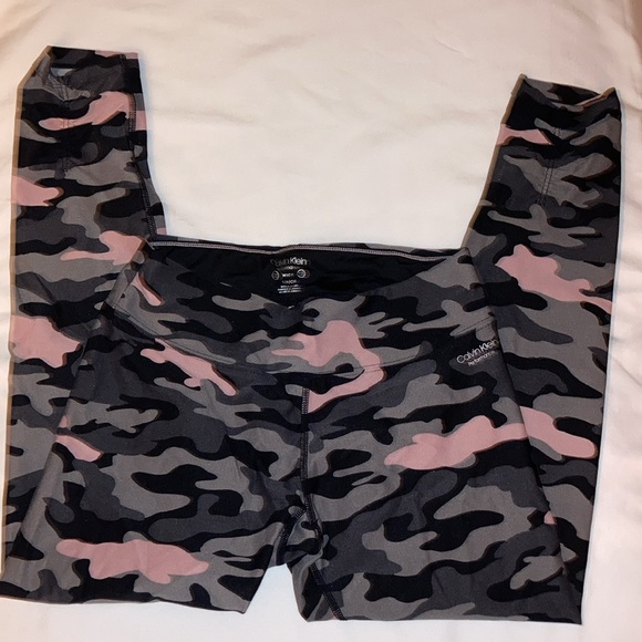 Calvin Klein performance - Picture 2 of 3